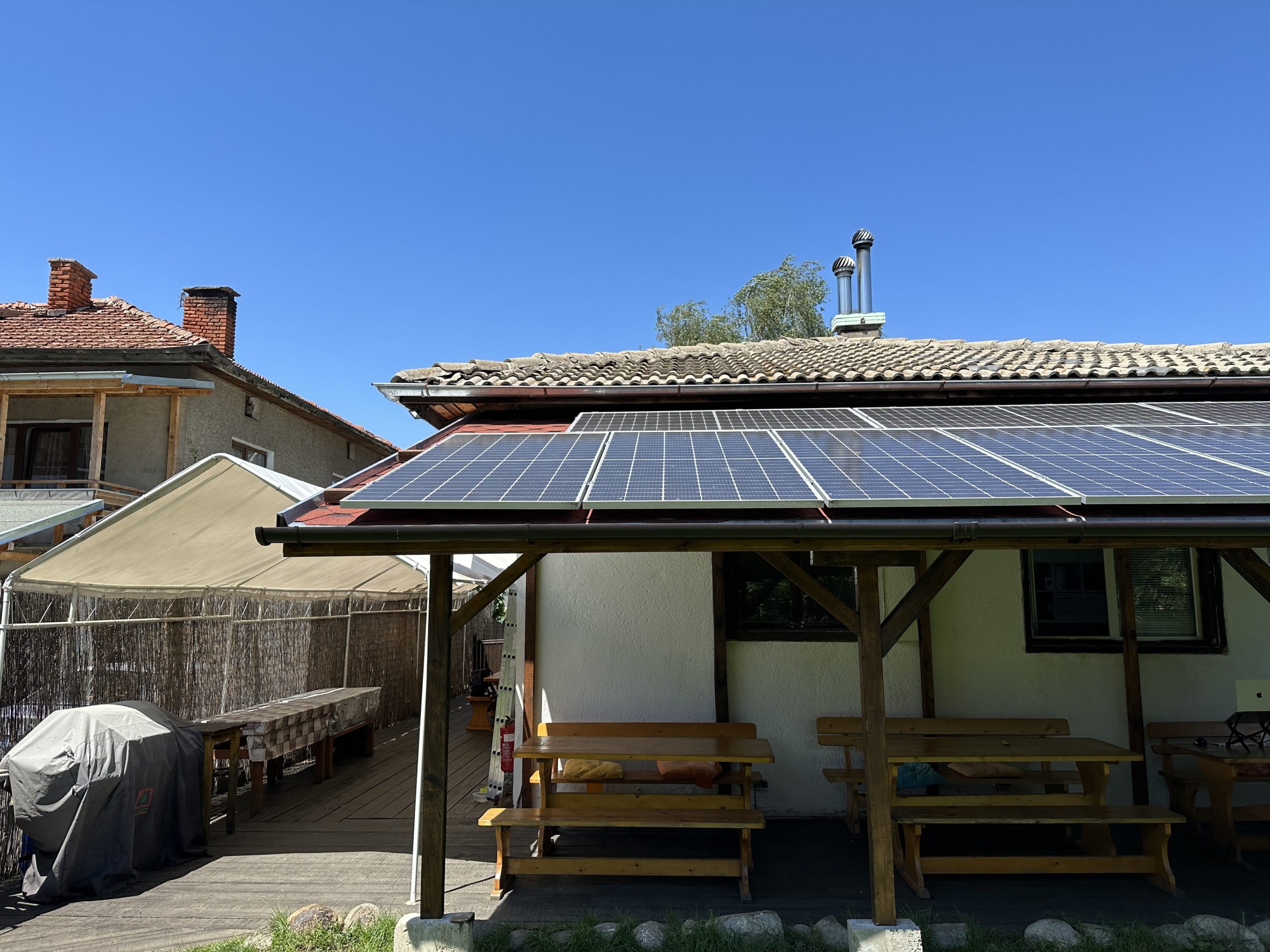 Nachträglich aufgerüstetes Solarterrassendach